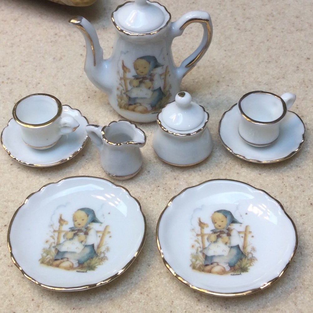 HUMMEL miniature tea set
